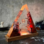 Triangulär Resinlampa — Gyllene Ring